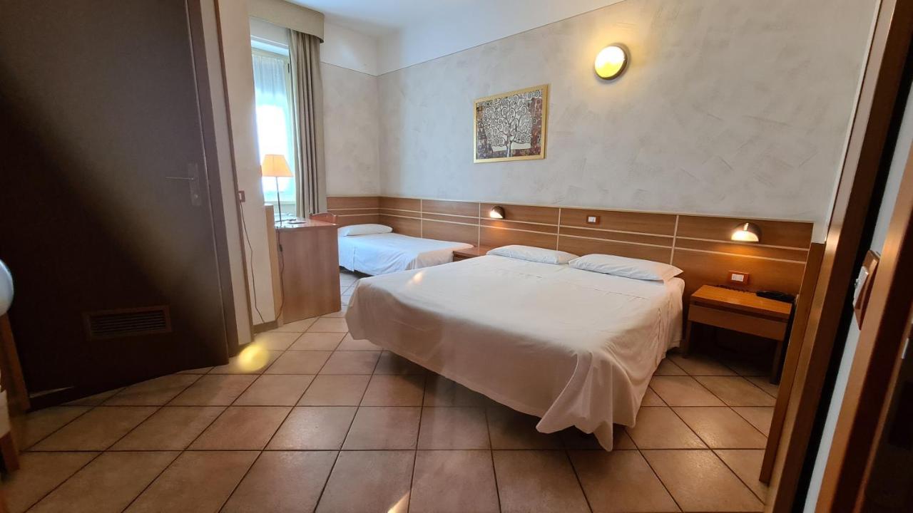 Hotel Bel Sito Peschiera Пескьера-дель-Гарда Экстерьер фото