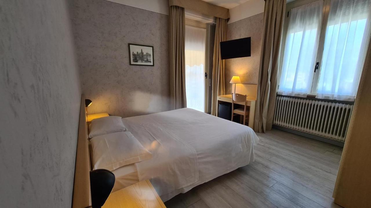 Hotel Bel Sito Peschiera Пескьера-дель-Гарда Экстерьер фото