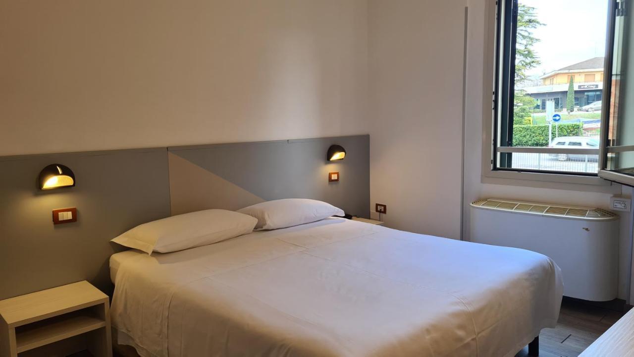 Hotel Bel Sito Peschiera Пескьера-дель-Гарда Экстерьер фото