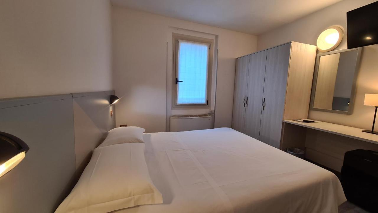 Hotel Bel Sito Peschiera Пескьера-дель-Гарда Экстерьер фото
