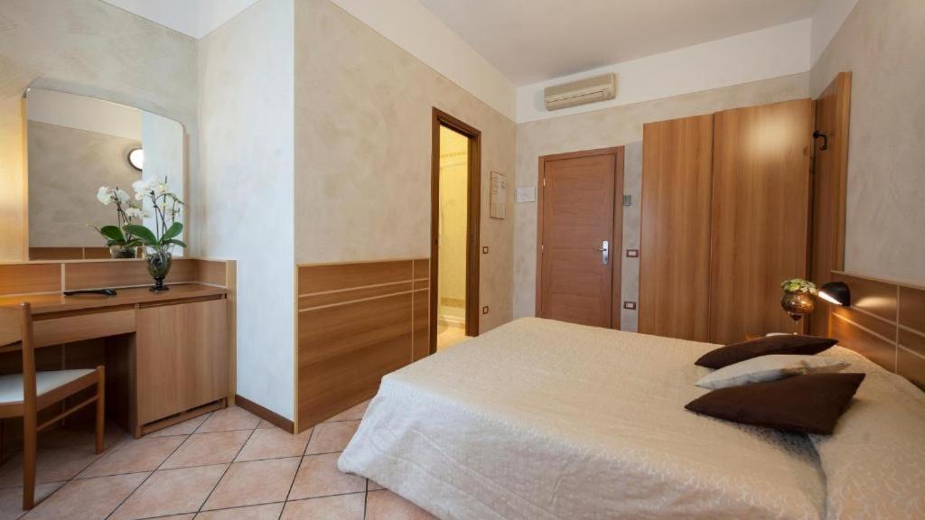 Hotel Bel Sito Peschiera Пескьера-дель-Гарда Экстерьер фото