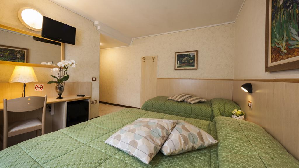Hotel Bel Sito Peschiera Пескьера-дель-Гарда Экстерьер фото