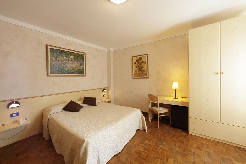 Hotel Bel Sito Peschiera Пескьера-дель-Гарда Номер фото