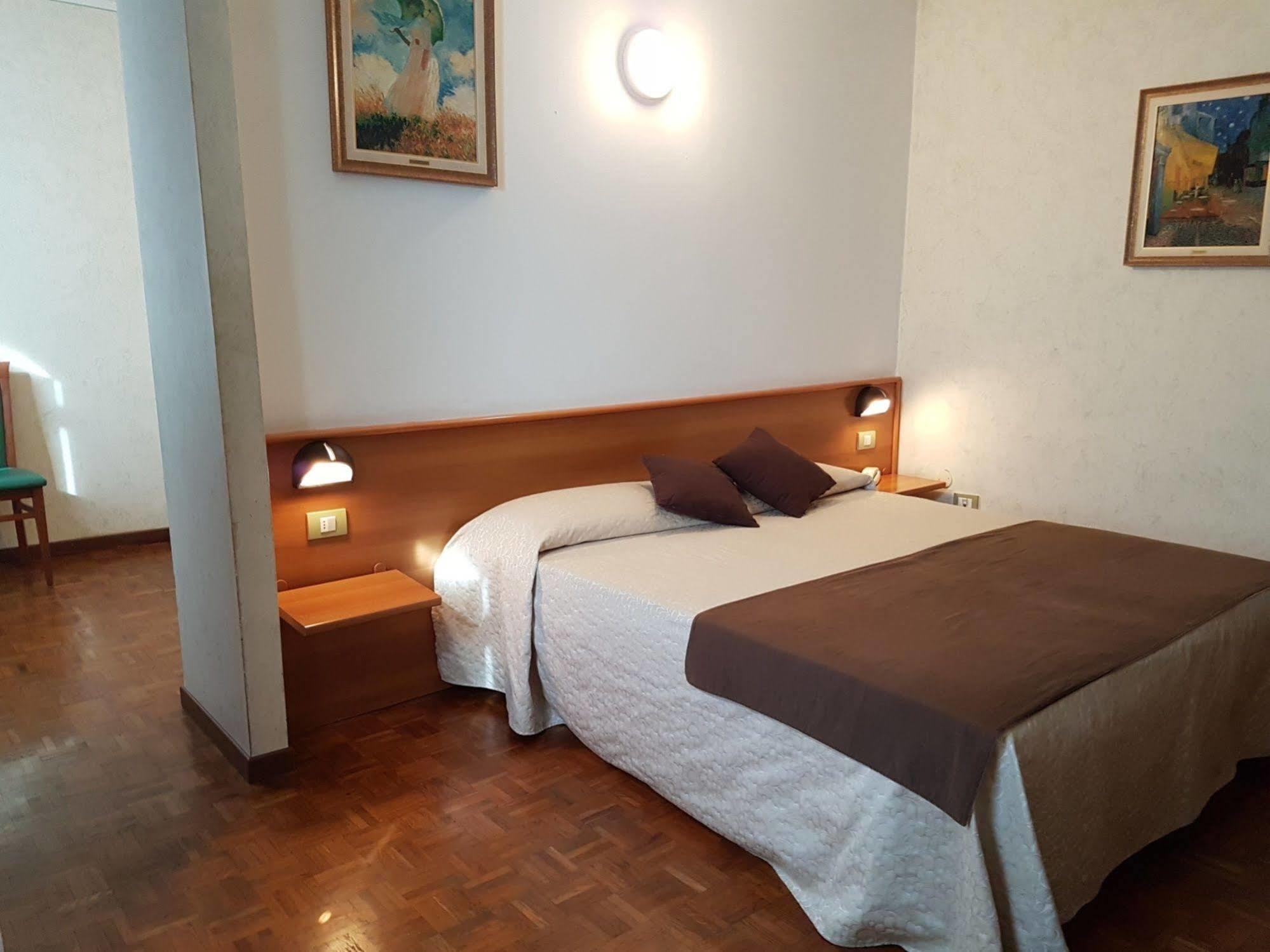 Hotel Bel Sito Peschiera Пескьера-дель-Гарда Экстерьер фото