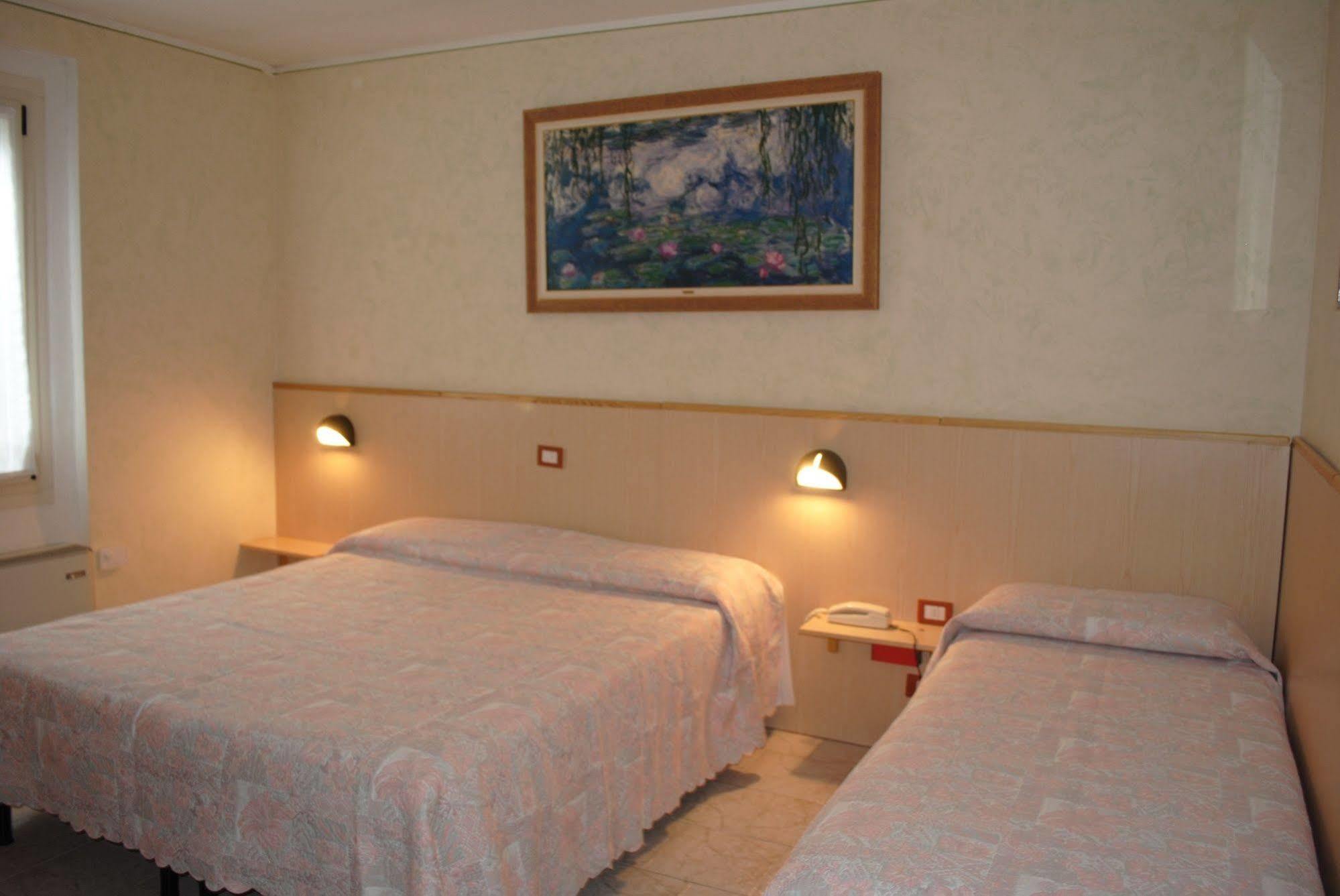 Hotel Bel Sito Peschiera Пескьера-дель-Гарда Экстерьер фото