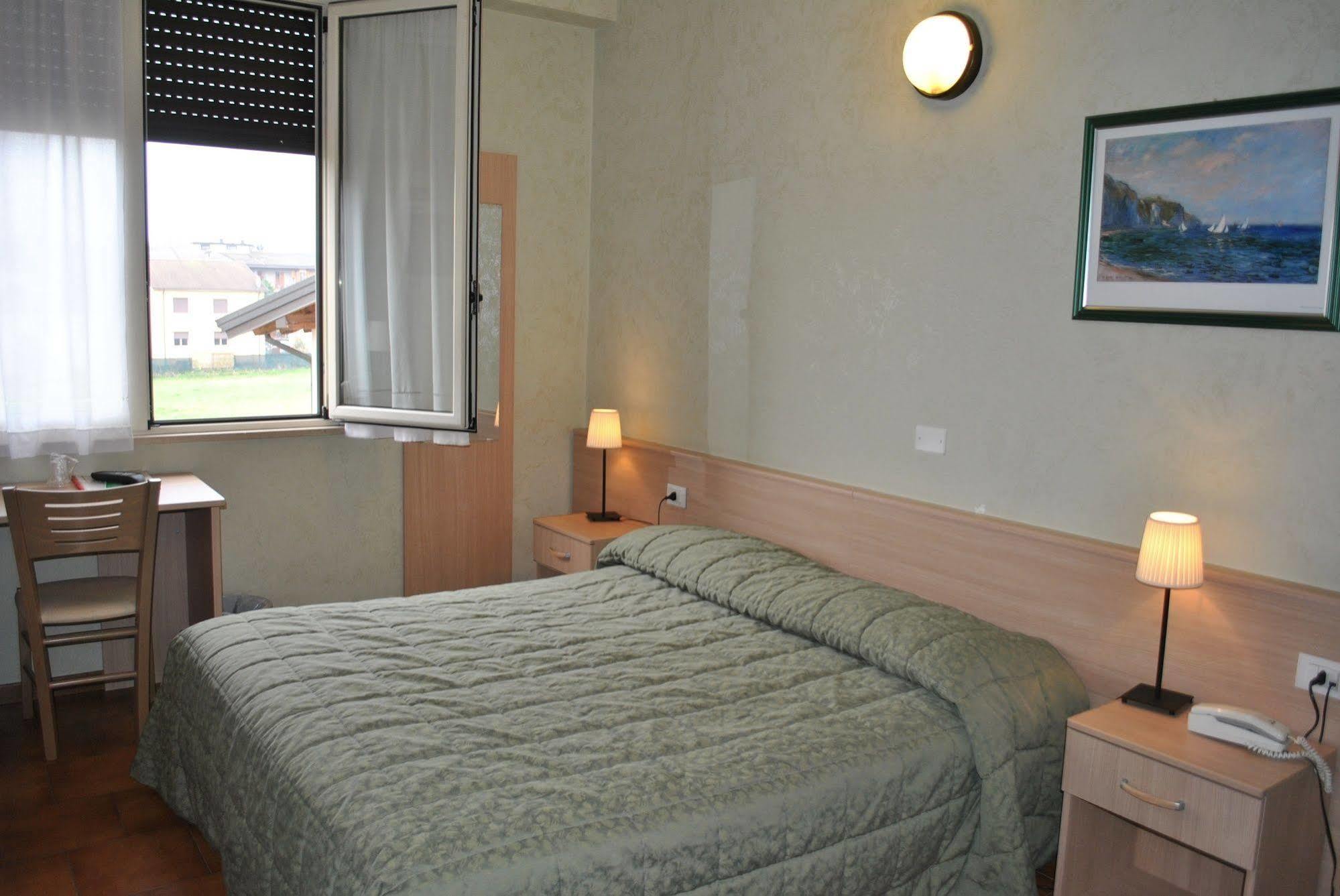 Hotel Bel Sito Peschiera Пескьера-дель-Гарда Экстерьер фото