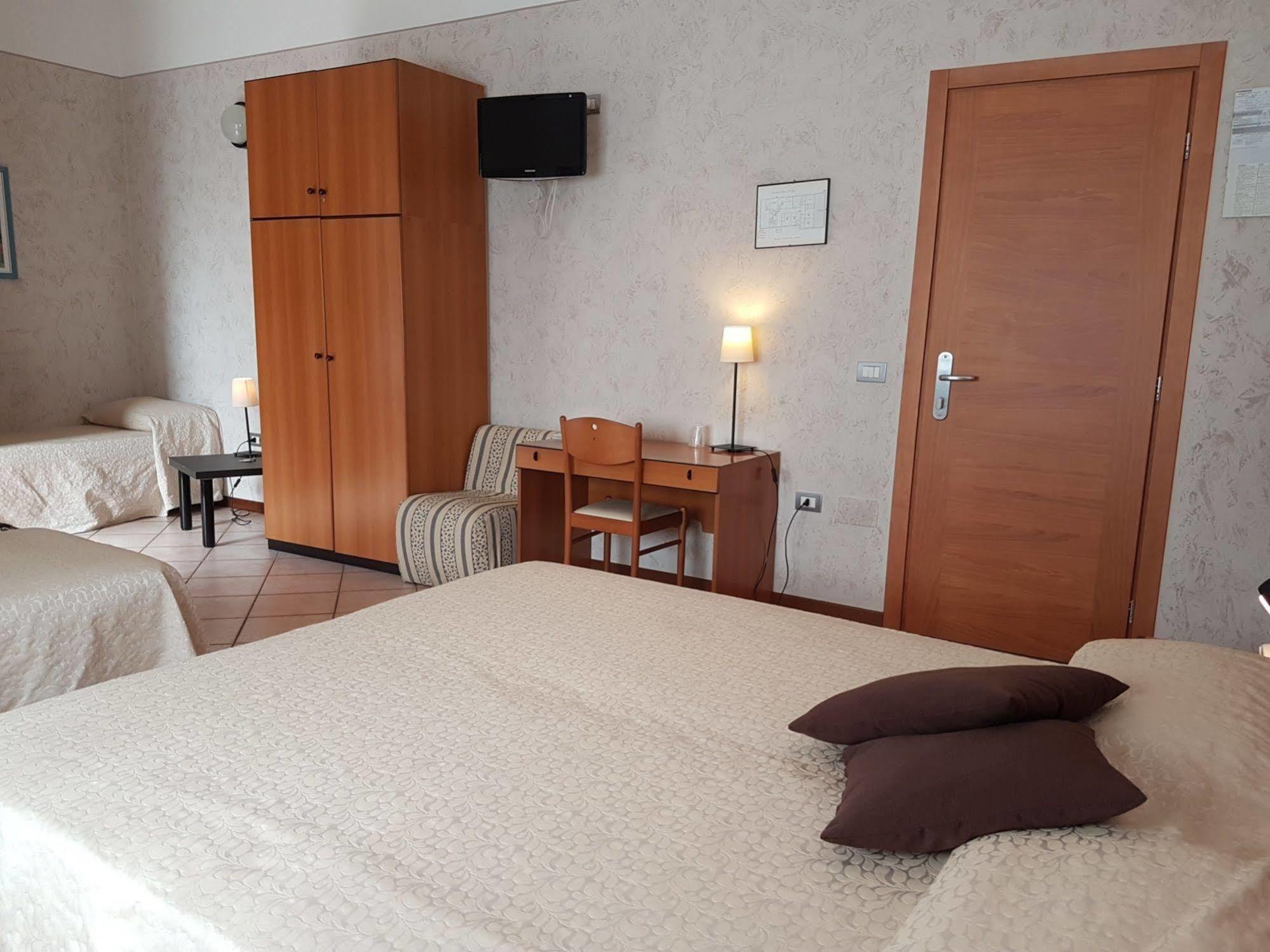 Hotel Bel Sito Peschiera Пескьера-дель-Гарда Экстерьер фото