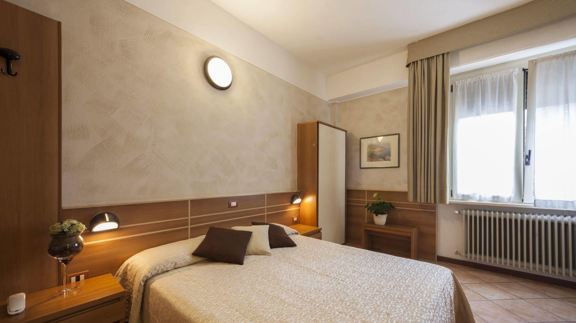 Hotel Bel Sito Peschiera Пескьера-дель-Гарда Экстерьер фото