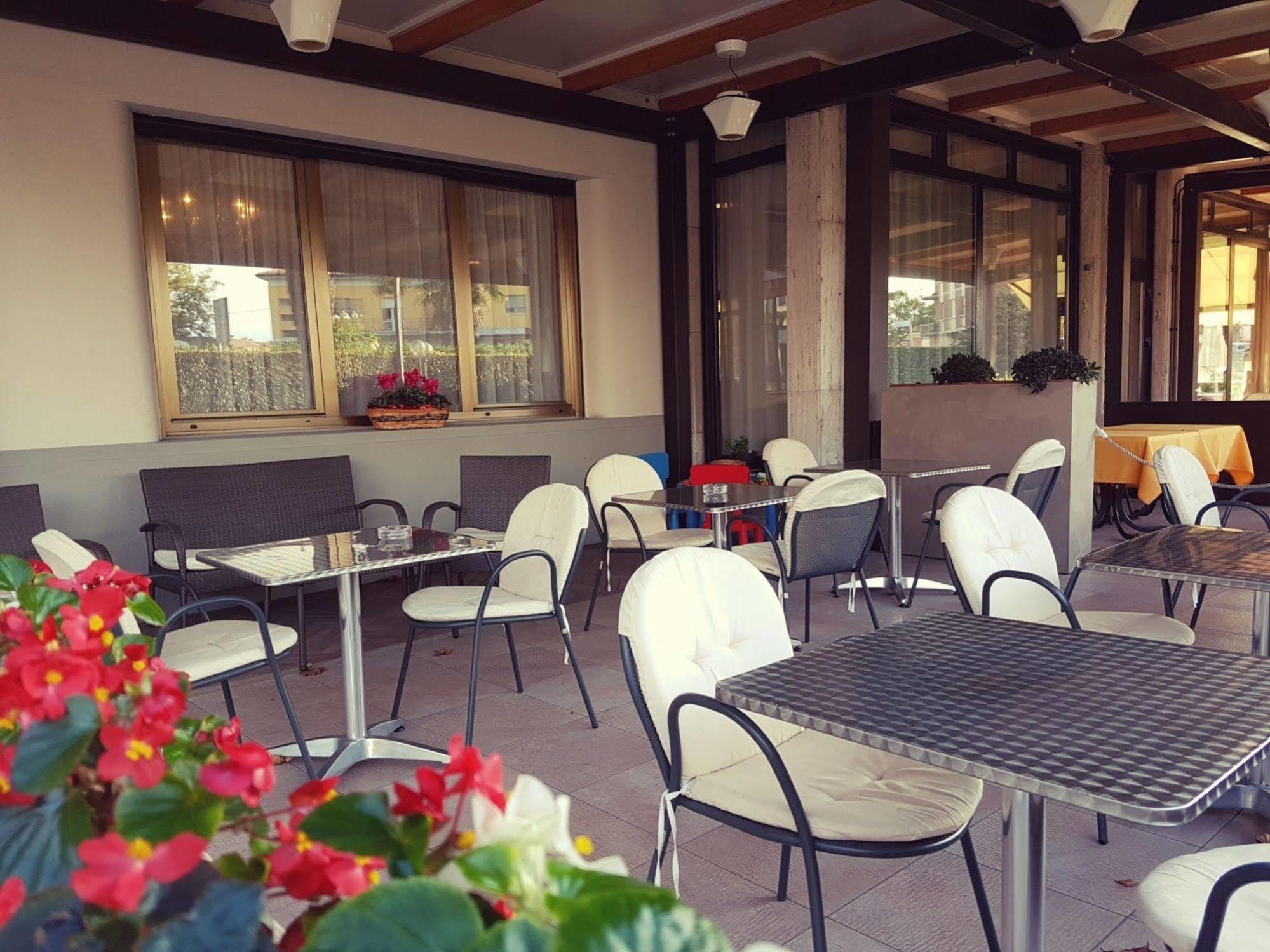 Hotel Bel Sito Peschiera Пескьера-дель-Гарда Экстерьер фото