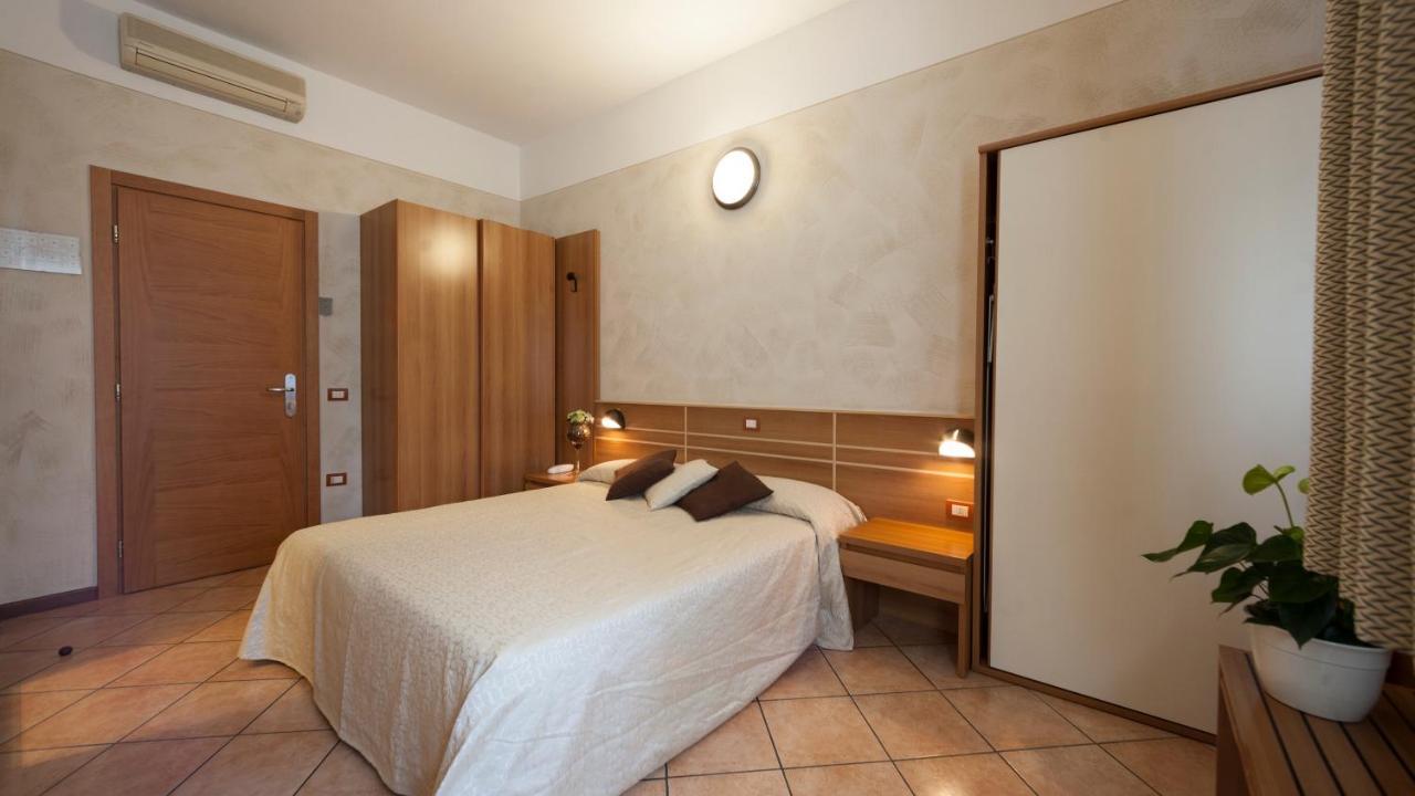 Hotel Bel Sito Peschiera Пескьера-дель-Гарда Экстерьер фото